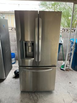 LG Refrigerator 33" wide