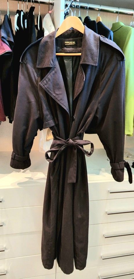 Vintage Elegant Ladies Trench Coat Waterproof Fully Lined. Excellent for Travel U