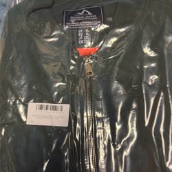 brand new bomber jacket size xl color green with orange lining very comfortable in the winter 