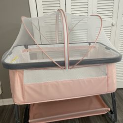 Baby Bassinet Like NEW