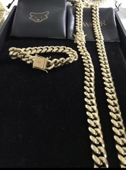 New 14 k yellow gold Cuban link chain and bracelet