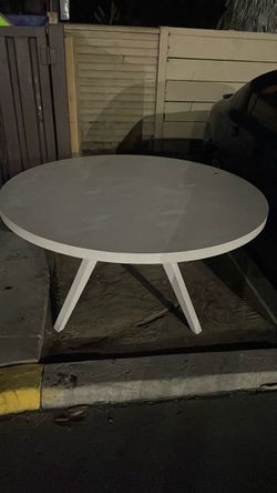 Round FREE FREE round table big little heavy  READ DESCRIPTION