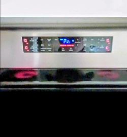 Oven whirlpool with convection oven and self cleaning