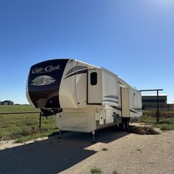 cedar creek 5th wheel