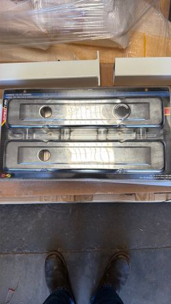 S B Chevy 283 / 400 Valve Covers