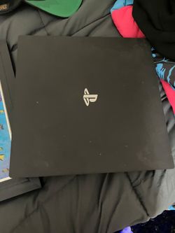 Ps4 with controlers