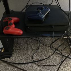 PS4 Slim Wit 2 Controllers