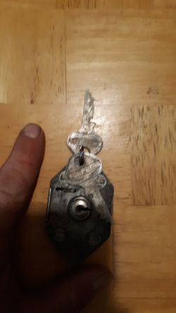 Vintage master lock with 2 keys