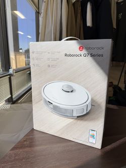 Roborock Q7 M5 Robot Vacuum & Mop - Like New (Black or White)