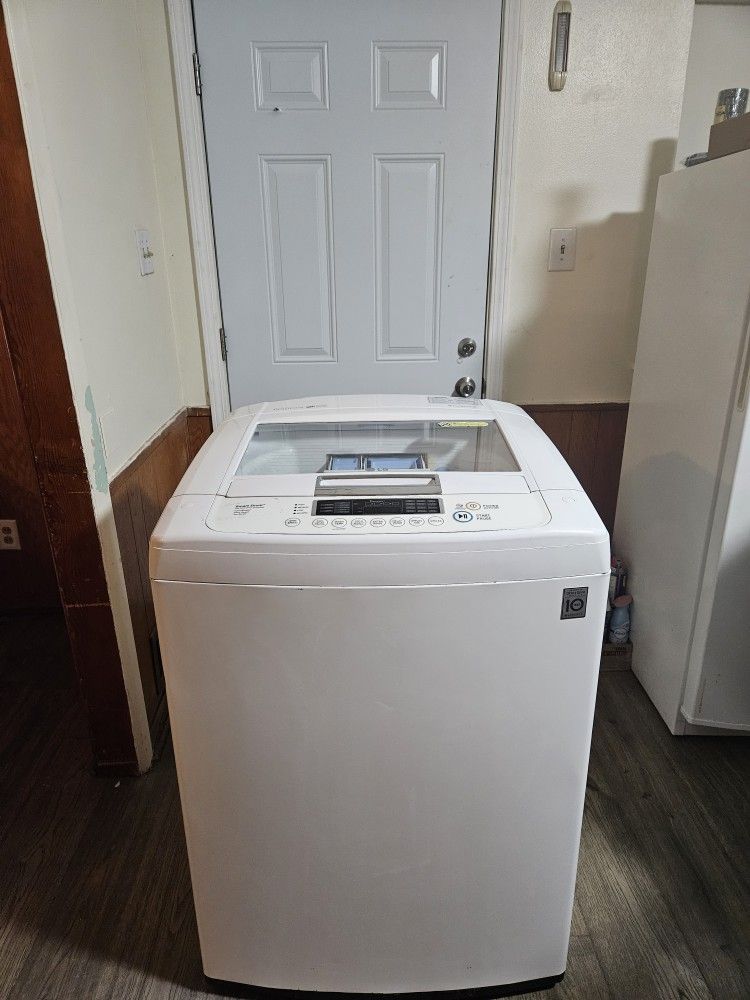 LG WASHER XL CAPACITY 5.3 CU GOOD WORKING CONDITION HEAVY DUTY DELIVERY AVAILABLE FOR EXTRA FEE WE DO REPAIRS
