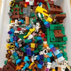 Lego Minecraft Minifigures & Accessories (lot 69)