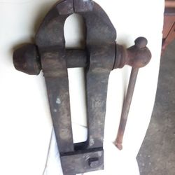 Antique Cast Iron Post Vise