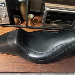 Harley Dyna  Mustang Seat