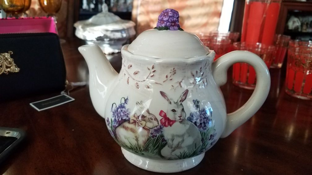 Tea pot