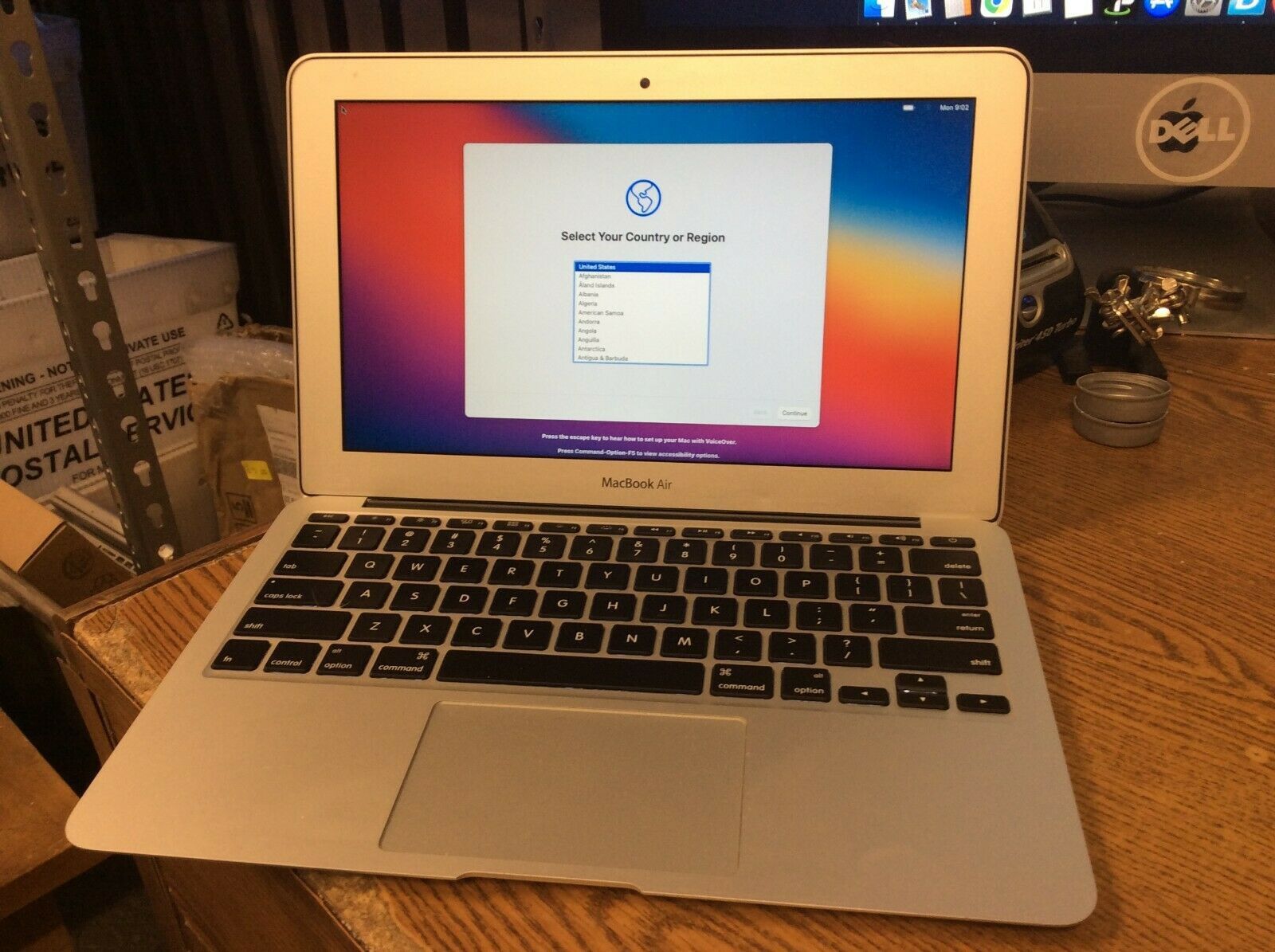 🍏2013 MacBook Air 11” 4Gb Ram i5 w/charger + 2019 Office