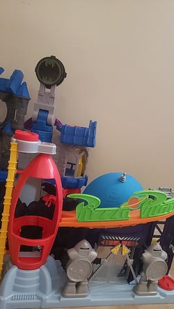 Batman and Toy story play house