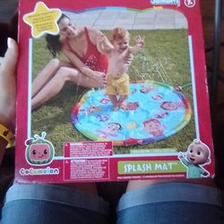 COCOMELON SPLASH MAT AGE 1+