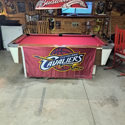 Valley Table 1 Piece Slate ,very Nice Table And Budweiser Pill Light .