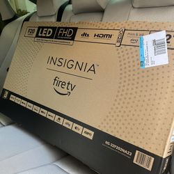 Insignia - 32" Smart Fire TV