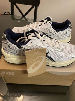 Brand new In The Box ASICS  Size 5.5 Women