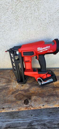 Milwaukee finish nailer 16 Gauge m18 fuel tool battery 6ah