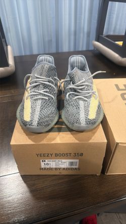 Yeezys Men’s 10.5