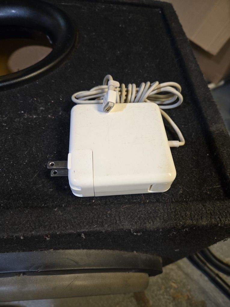 85 W AC A1222 Adapter 
