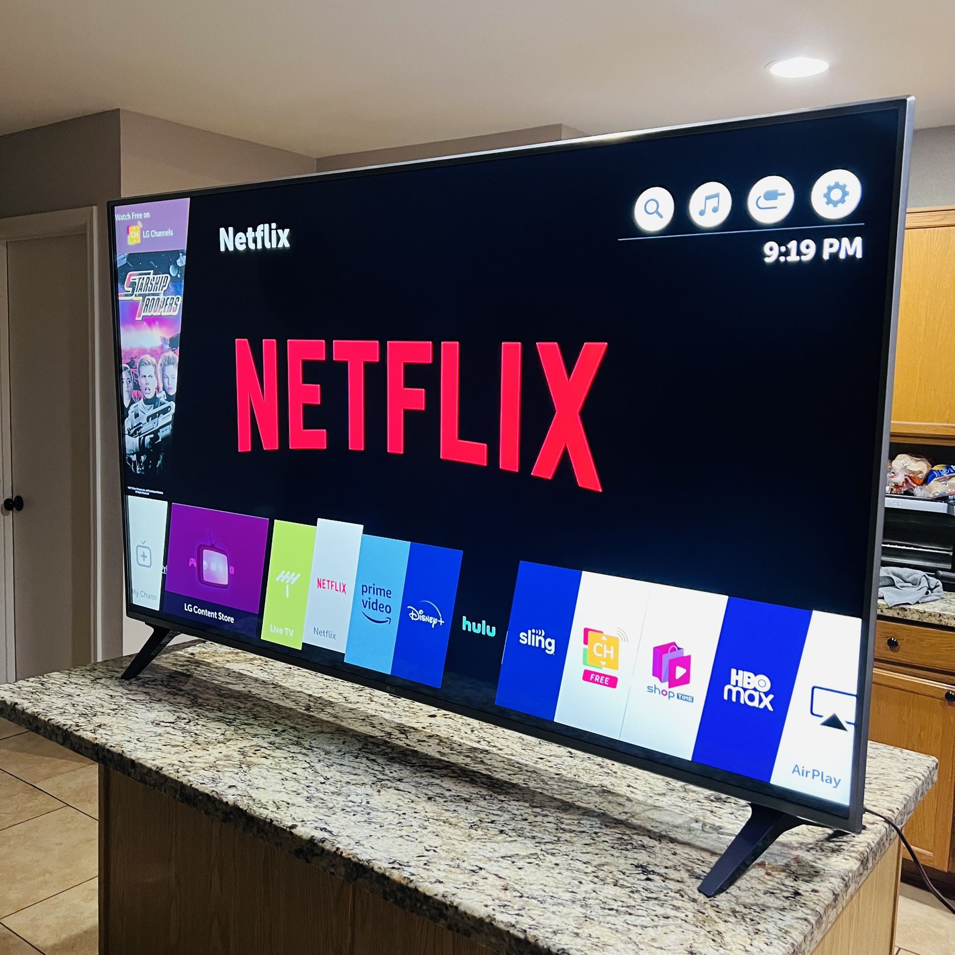 L/G 70” Smart Tv HDR UHD 4k! 7-Series!