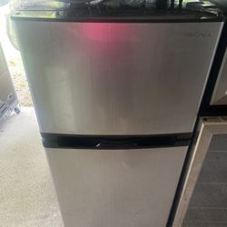 New Mini Fridge 
