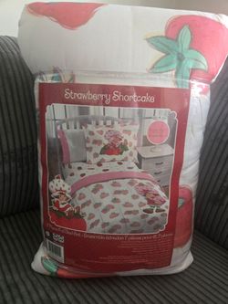 Strawberry Shortcake Full size Complete 7 piece bedding set