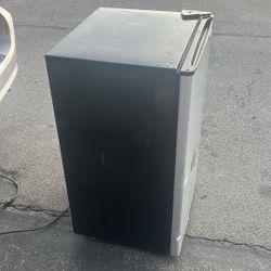 Mini Fridge 