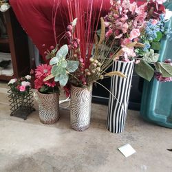 Home Decor Vases Big And Small Fake Flowers Ect. 
