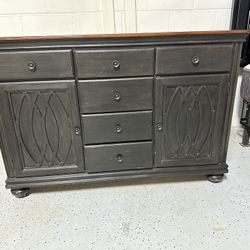 Dresser 