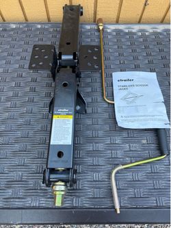 New etrailer scissor jack