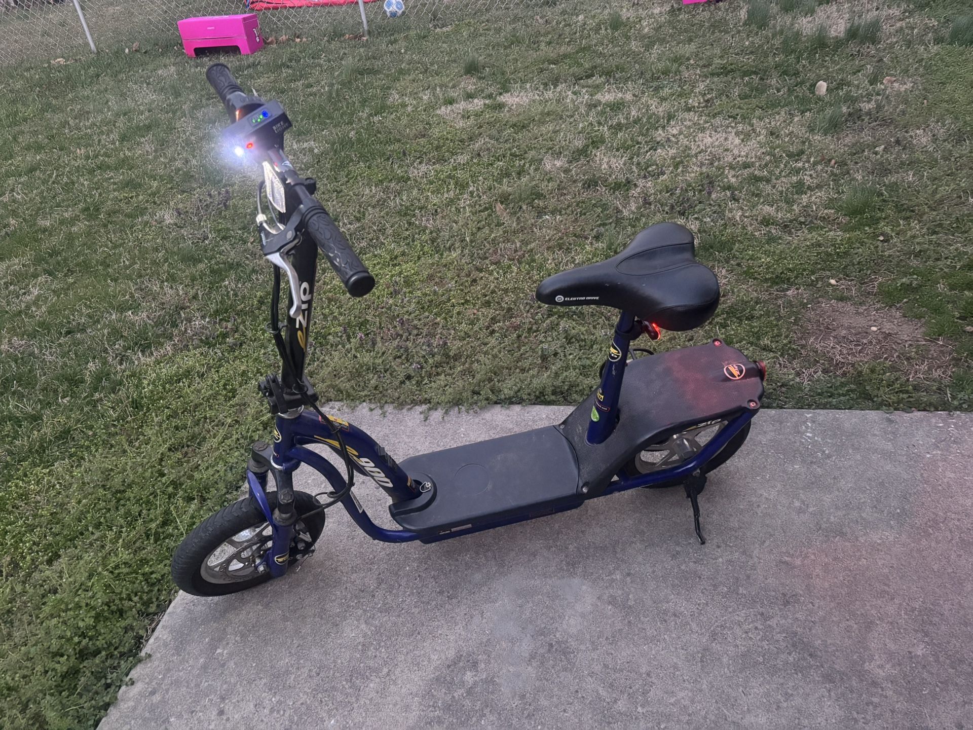 Adult EZIP 900 Electric Scooter 