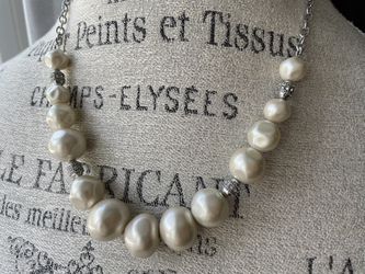 New With Tags Lia Sophia Pearl Necklace With Accents