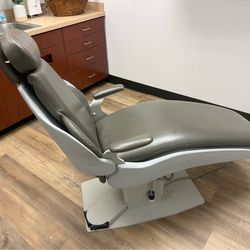 Dome Dental Chairs w/ 896 Electric Pedestal Base + Armrests