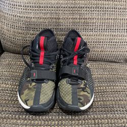 Size 8.5 Nike Air Force, Max 180 Shoes.