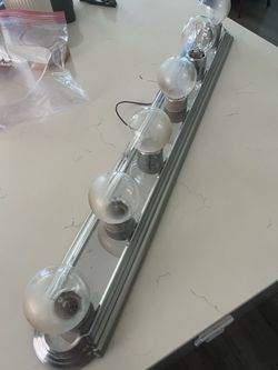 FREE bathroom vanity light