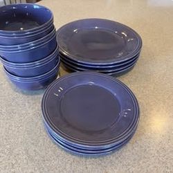 Rachel Ray 16-Piece Purple Dinnerware Set