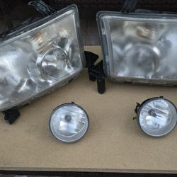 2010  Toyota Tundra  Headlights 