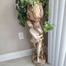 Beautiful statues in spring hill