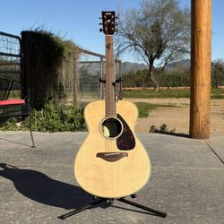 Yamaha Acoustic Guitar