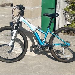 Diamondback’s Tess 24 Trail & Street Bike