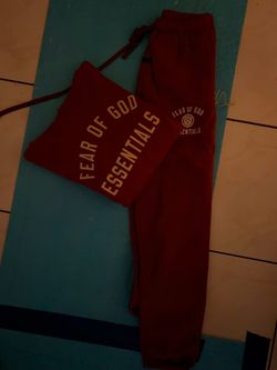 ESSENTIALS HOODIE AND SWEATS