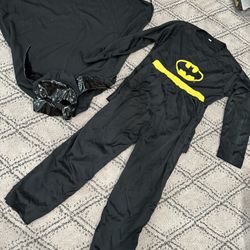 Batman pajama. 3-4 years old. 3 pieces.