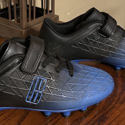 Boys Soccer Cleats With Velcro Closure Size 3