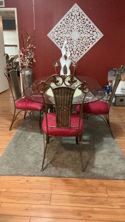 Beautiful Glass Dining Table ~ *LIKE NEW*