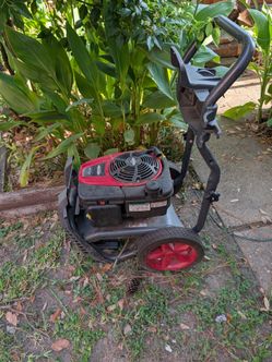 Briggs and Stratton motor , no longer starts removed hoses and spray gun. Buy for a project or parts .
