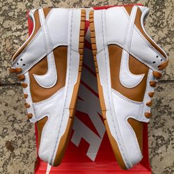 Brand new Nike dunk low. Men’s size 8/women’s 9.5. Dark curry color way.